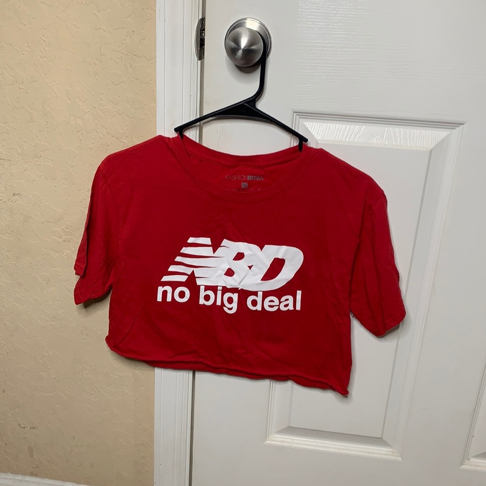 Cropped red shirt